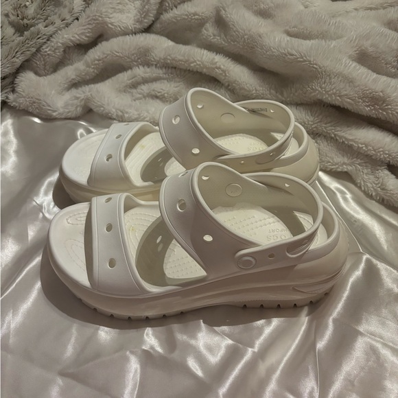 CROCS Women's Mega Crush Sandal - Picture 5 of 8